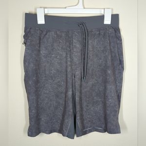 Lululemon Mens T.H.E. Linerless 10"  Shorts Size M Gravel Dust Asphalt Grey EUC